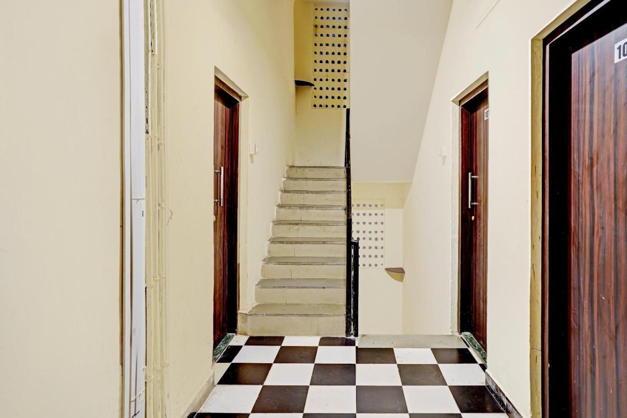 Amba Executive An Apartment Hotel Mundhva Buitenkant foto