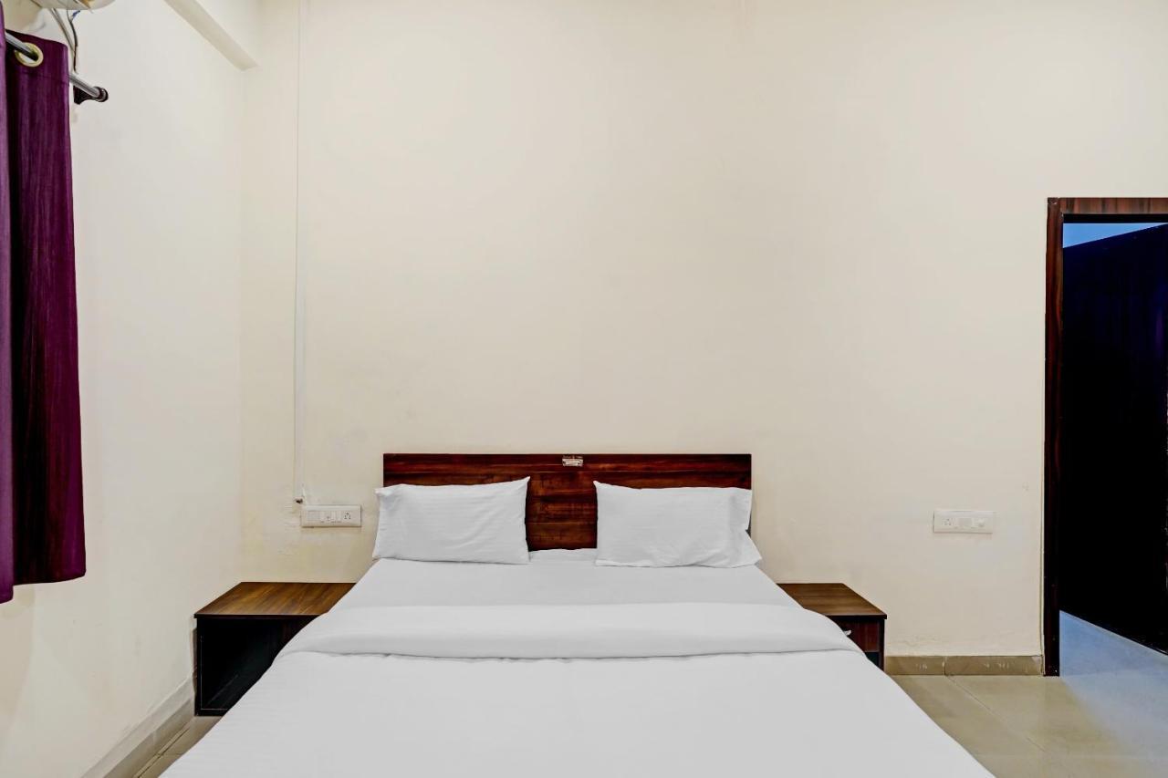 Amba Executive An Apartment Hotel Mundhva Buitenkant foto